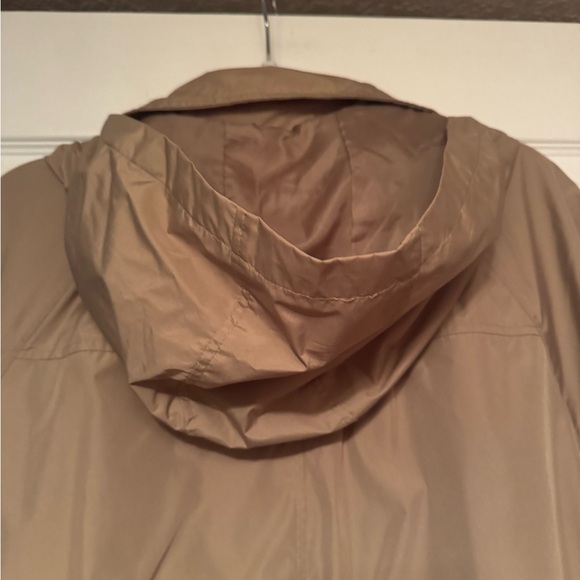 White Stag Sz 2X Tan Rain Trench Coat w pockets/built in back belt details, hood - Picture 10 of 10